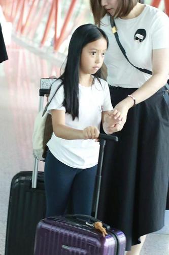 小四月不是黄有龙的(小四月长得像市长)