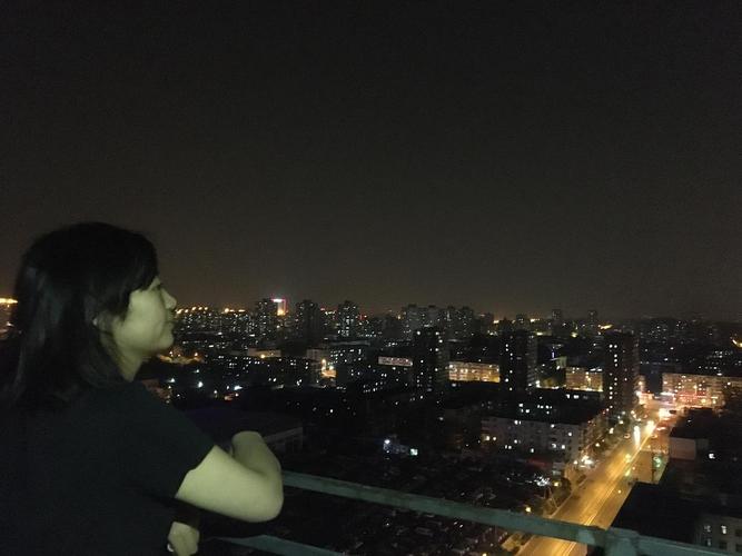 集美离开北京前最后的顶楼夜景-模糊着狂欢
