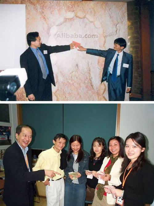 上图:1999年,马云和蔡崇信在香港举行的发布会上宣布阿里巴巴成立.