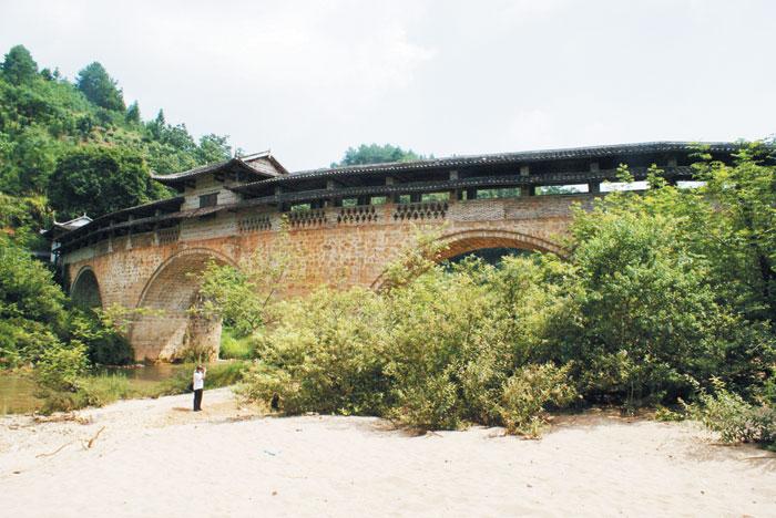 学林漫步 考古纪事       玉带桥,位于江西省赣州南部信丰县虎山乡