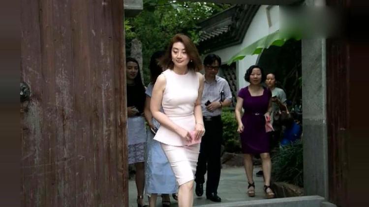 35岁宗馥莉近照,身价千亿,至今未嫁父亲坦言对女婿没任何要求