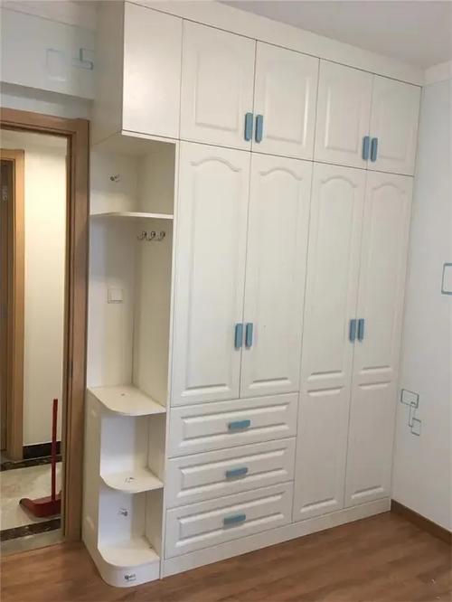 3,撞色衣柜门