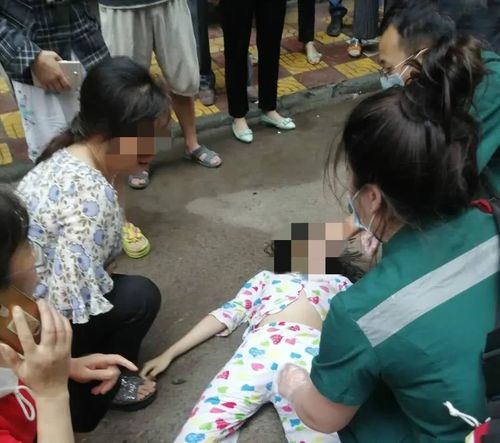 今早7点多,达州河市一女孩坠楼身亡!