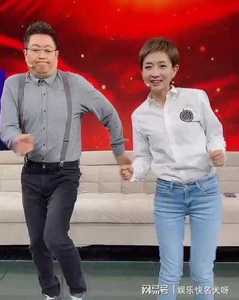 主持人王为念满身插管子,直呼身体没大碍,夜晚仍与美女跳舞