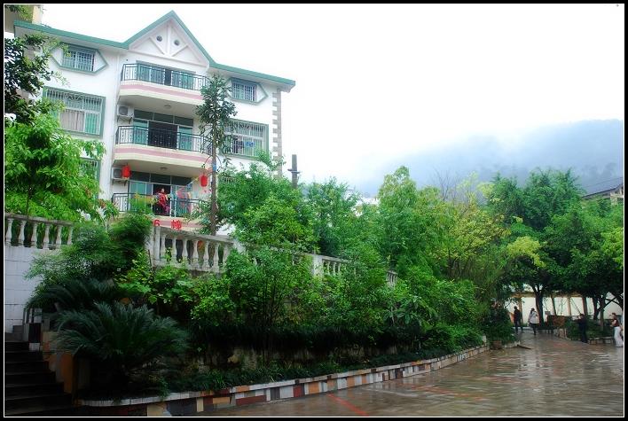 交作业——东泉八一光中宾馆