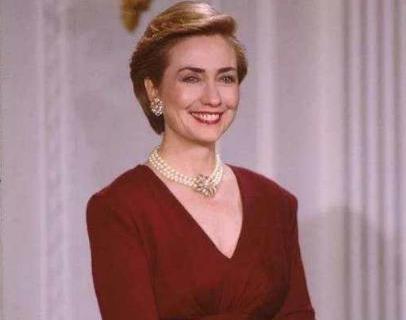 希拉里年轻时也是大美人如今72岁挺起了大肚腩依旧是一身霸气