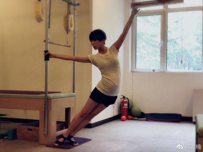 谢楠晒健身照片你能看出这是怀孕7个月的肚子吗