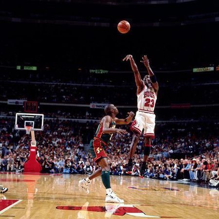 乔丹的投篮姿势.