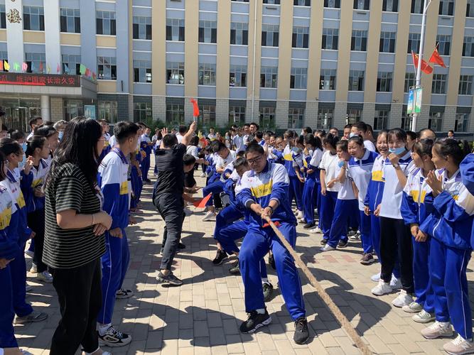 达拉特旗第九中学初三学子迎中考拔河比赛