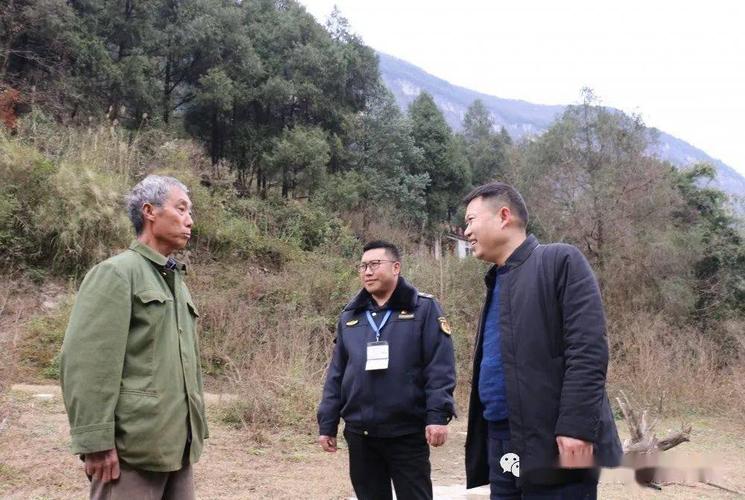 道真自治县综合行政执法局局党委书记,局长韩忠伟带队