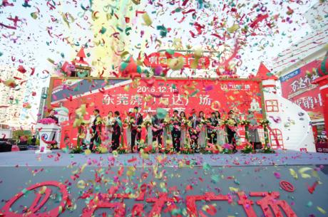 约80万人流拥向虎门万达