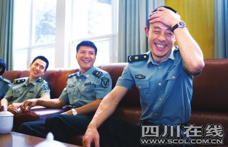 《惊天动地》再现512 李幼斌侯勇硬汉飙戏