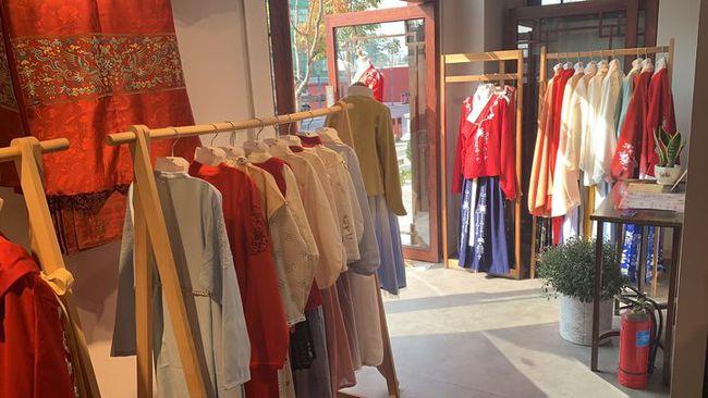 为什么最好是以加盟的形式开一家汉服店呢