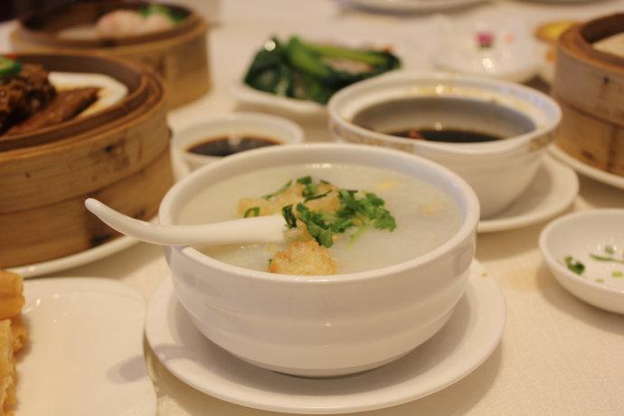 点了一大桌,早茶超级美味,吃的饱饱的准备去长隆动物园!