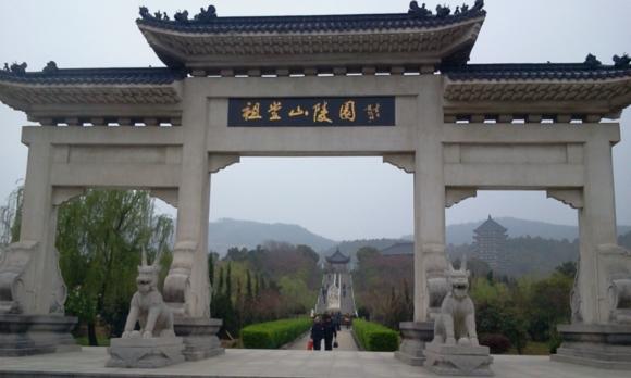 朱殿平)今年,花费10万元才能在南京市江宁区祖堂山公墓买到自己心仪的