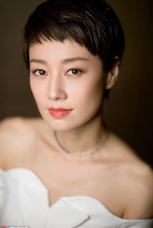 马伊琍写真图集短发尽显精干