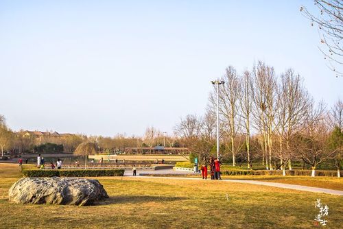 石家庄有一座垃圾地基上建造的公园,风景秀美,是踏青的好去处