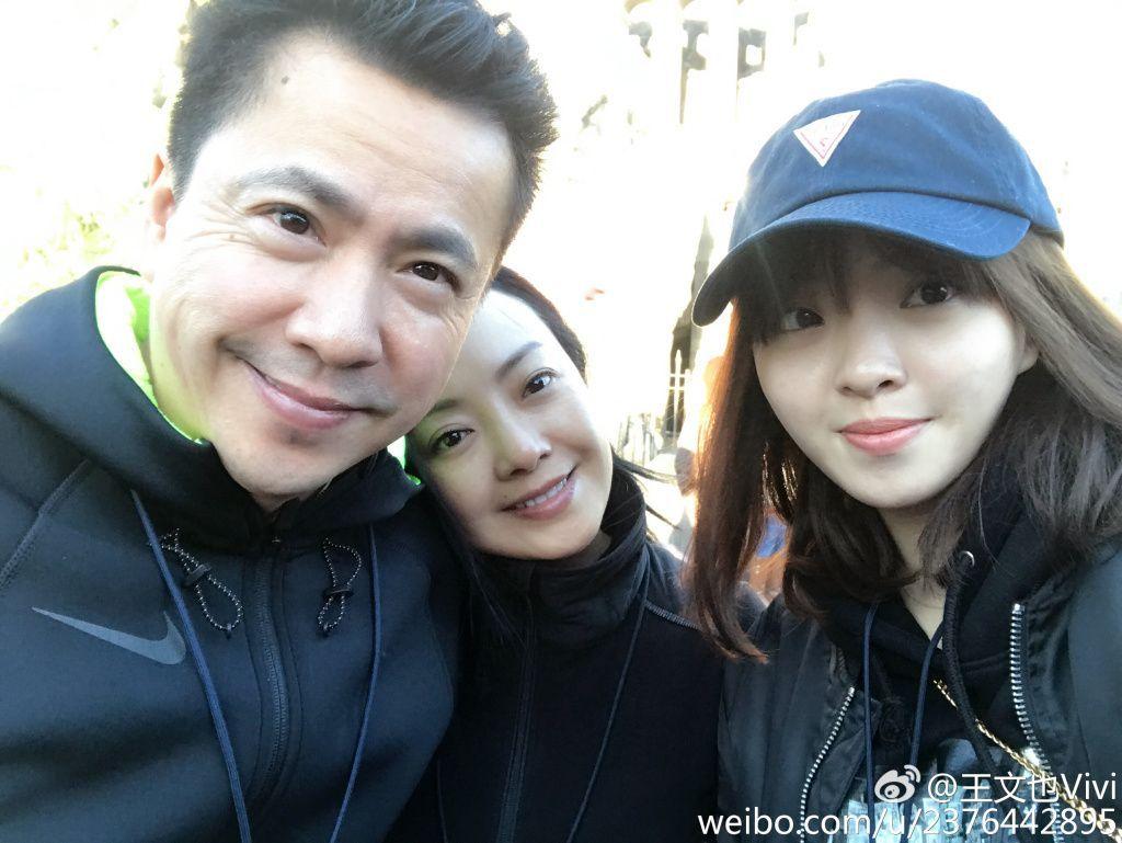据悉,王晓蓉是重庆人,年龄比王中磊小.女儿长相与