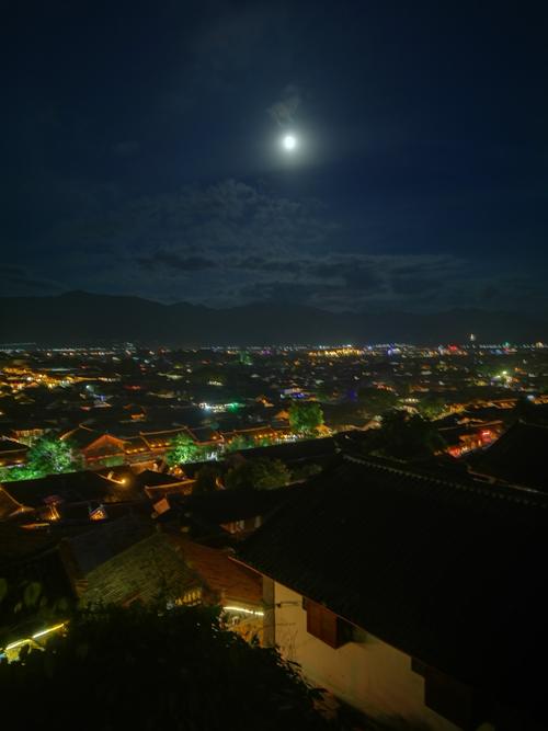 月光下,丽江古城夜色全景,屏气30秒,拍摄数十次,终成正果.