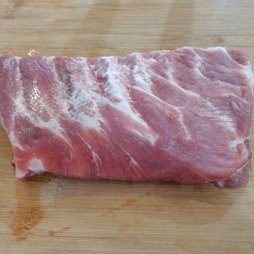 第1步,猪排骨半扇.