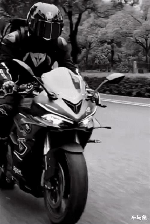 加装风刃的赛600摩托车改装天蝎排气整车还酷似黑武士