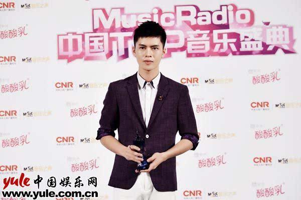 宁桓宇首专《心与心》musicradio盛典获奖霸气逼人势