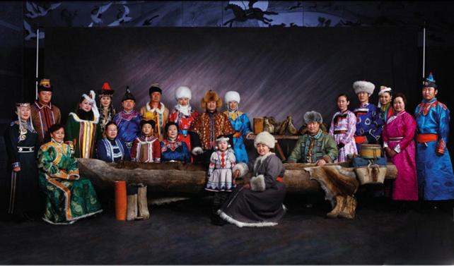 鄂温克族美女图片 少妇民族鄂温克族服饰图