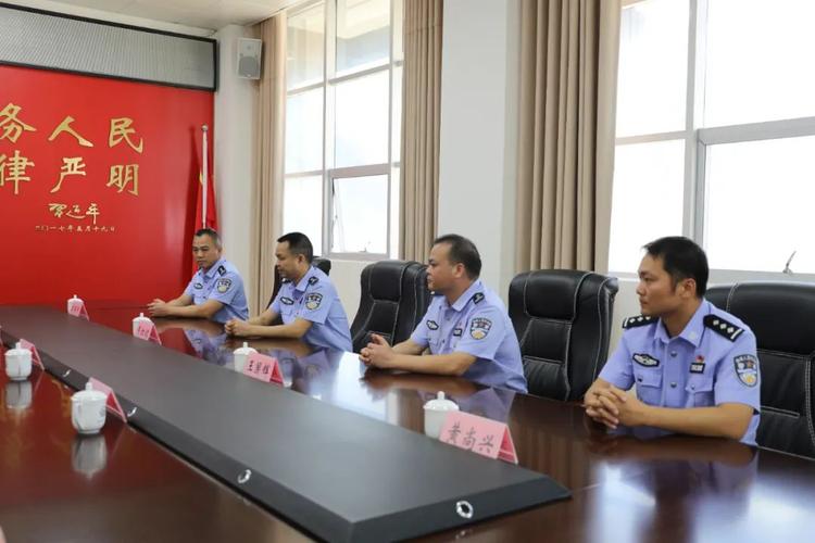 百色市公安局副局长韦红铭到靖西看望慰问因公受伤民警辅警