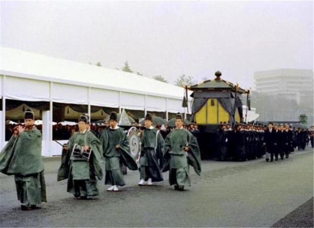 裕仁天皇去世出席葬礼前中方警告日本四个字日本回复三个字