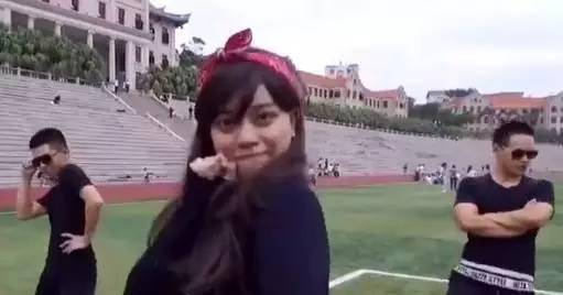 厦门大学惊现朱碧石妹妹 不过身材出卖了你自己
