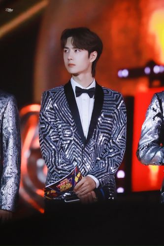 191231 湖南卫视跨年晚会 #王一博# cr:logo