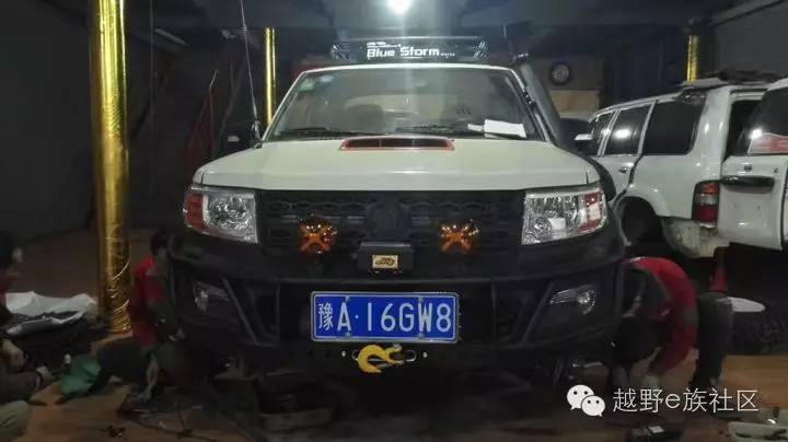 照着郑州日产锐骐展车,全方位改装锐骐皮卡zd30