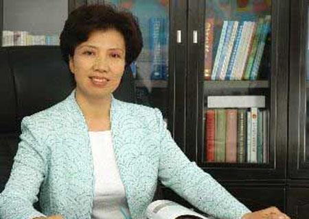 46 鄂尔多斯副市长杨红岩:布料和颜色选择带有中国风味道,款式设计