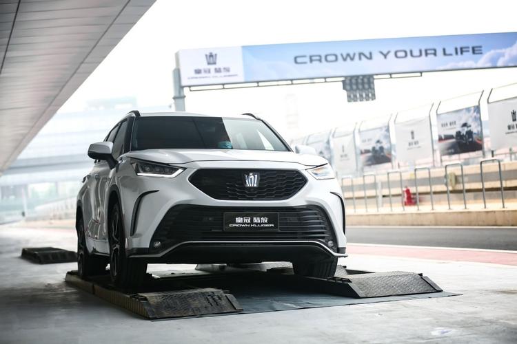 丰田顶级品质标准一汽丰田皇冠陆放