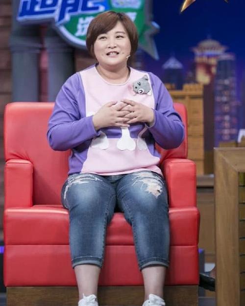 甚至比男明星更受欢迎.贾玲的形象就给我们一种可爱,诙谐,幽默的感觉.