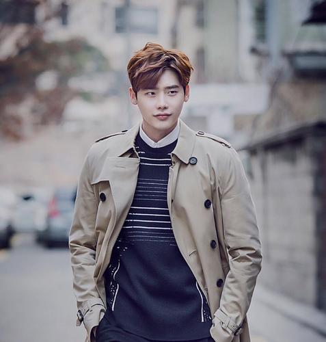 李钟硕30岁才入伍,并告诉粉丝:请不要等我,粉丝这么回应他