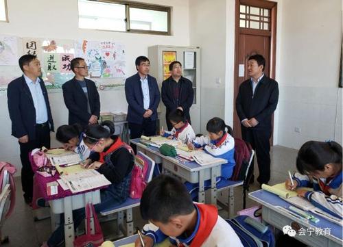 县委常委,副县长伏涛深入各乡镇检查教育工作