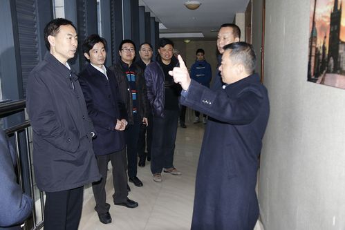 自贡市人民政府秘书长黄雪智,市经信委主任徐明远等领导陪同调研.