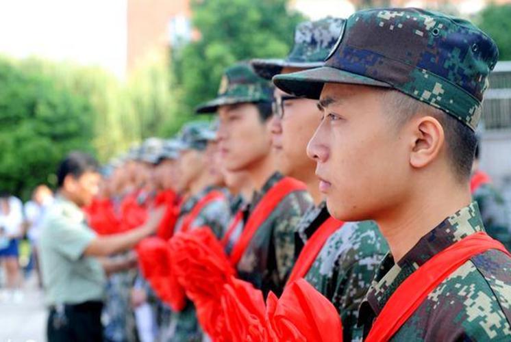 大学生入伍参军,管好嘴别说"四类话",关乎着未来的学业和前程