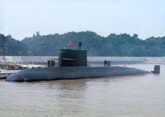 中国海军039b级新型常规潜艇停靠港口