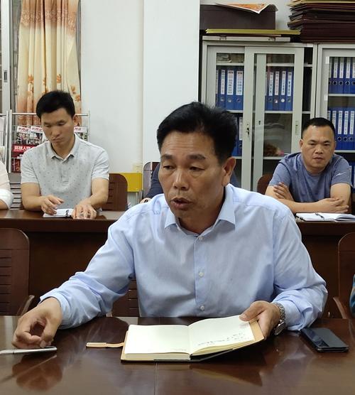 林头镇党委书记,镇长张剑斌,林头镇人大主席陈巧文等领导到大衙中学