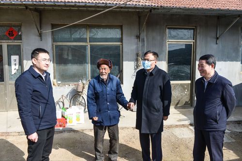 临沂交运集团到莒南县壮岗镇南竹园村进行春节走访慰问