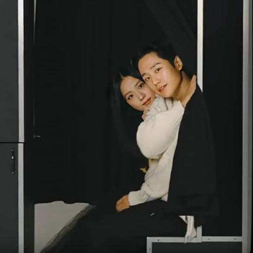 丁海寅金智秀杂志拍摄公开超级期待雪滴花