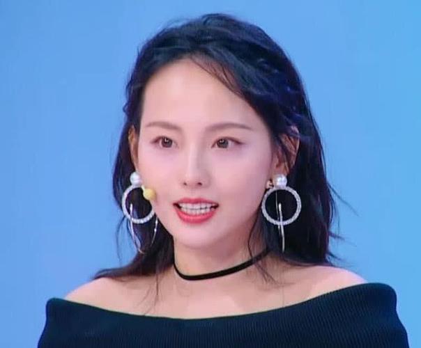 张嘉倪关掉滤镜看到真实容貌,观众吐槽自己多黑心里没