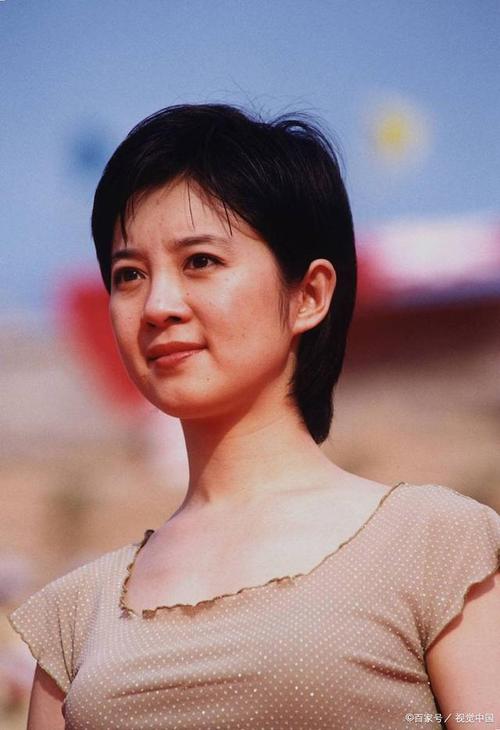 央视前美女主持许戈辉:非议压不垮我的幸福