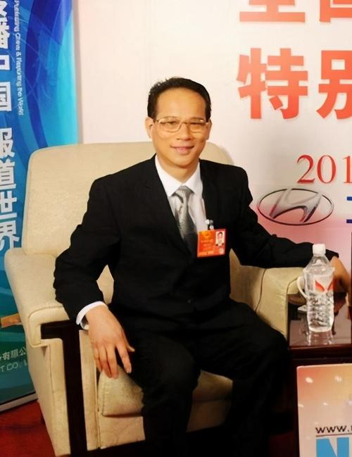 原创你不知道的东莞"太子辉":一面热衷慈善为民鼓与呼,一面送无数少女