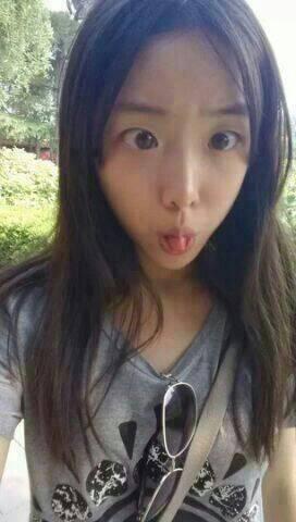 女生对帅哥犯花痴的表现和看喜欢的人的表现的不同,怎么区分是喜欢