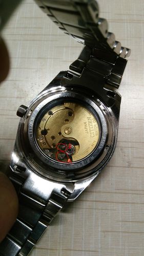 西铁城机械表怎么调整快慢?