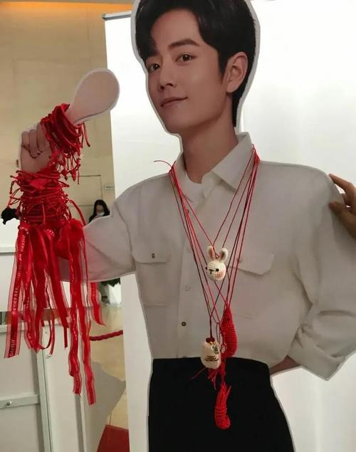 这是一场红绳的变迁史,为肖战带去满满的祝福.