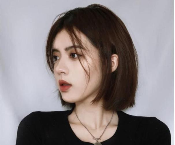 今年流行这些短发发型,气质显脸小,还不挑人,比长发更美